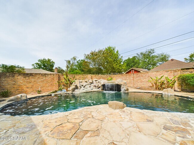 Building Photo - 232 Thibodeaux Dr
