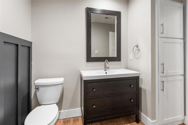 Building Photo - 1104 Durham Dr