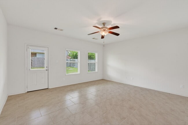 Building Photo - 138 Meadow Grove Dr
