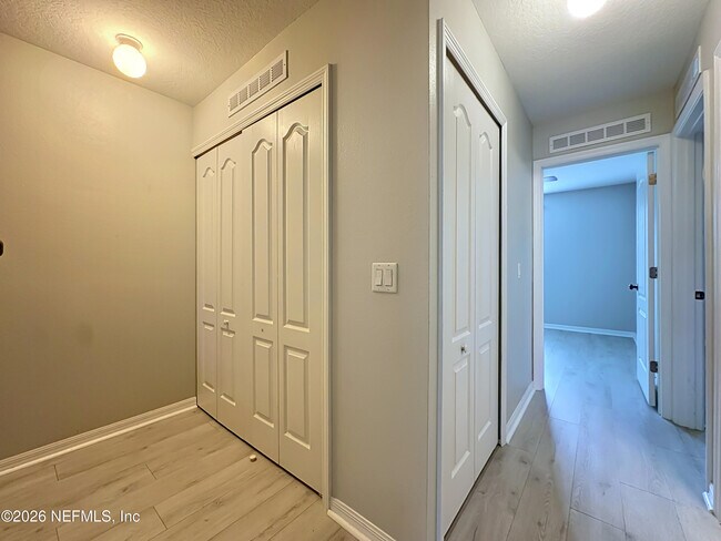 Building Photo - 8224 Halls Hammock Ct