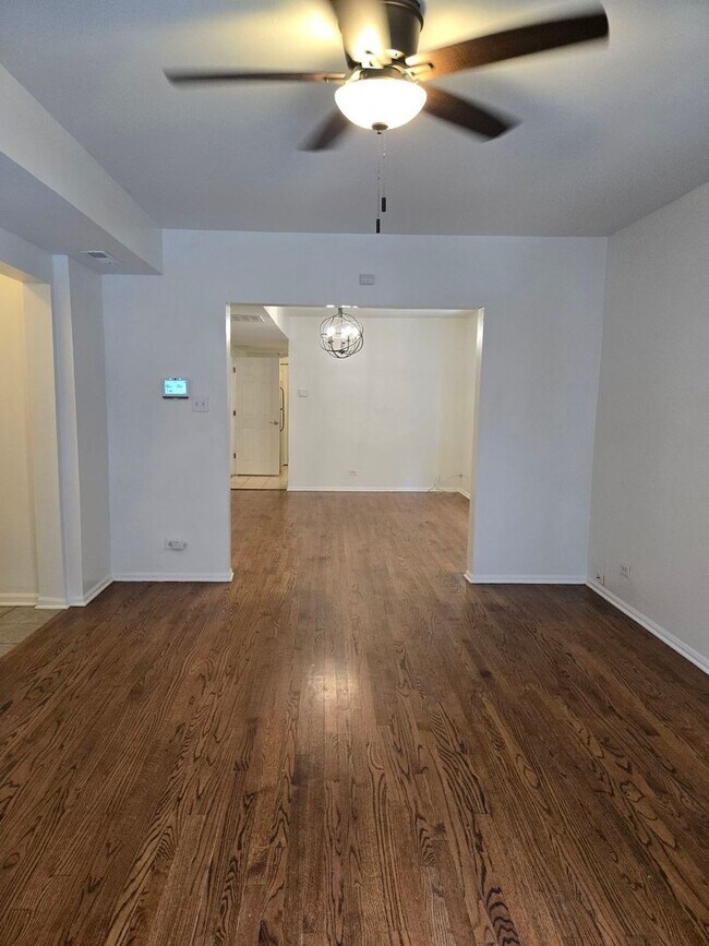 Building Photo - 6518 N Mozart St