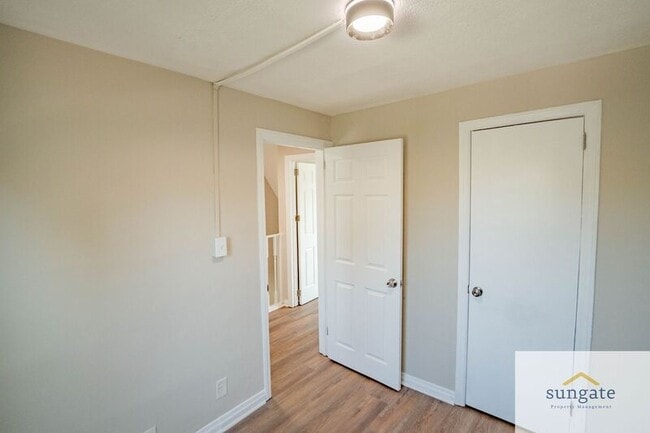 Building Photo - 5318 Patrick Henry Dr