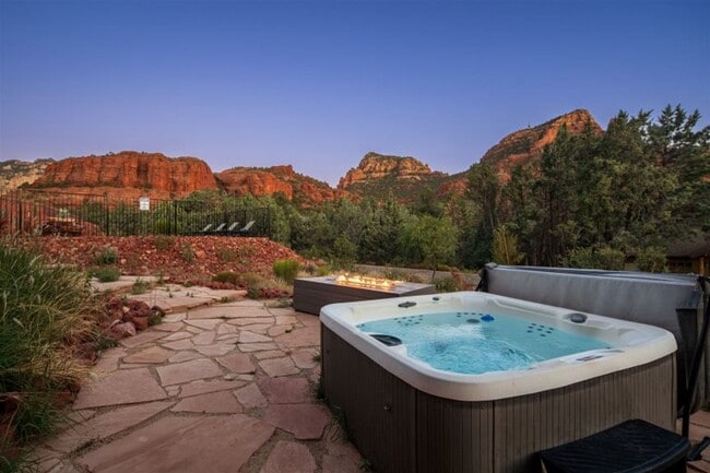 Building Photo - Breathtaking Luxury Home Basking in Sedona...