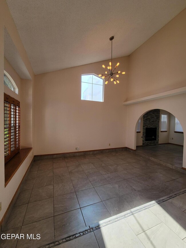 Building Photo - 6920 Imperial Ridge Dr