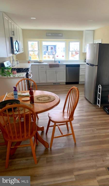 Building Photo - 119 Clamshell Rd