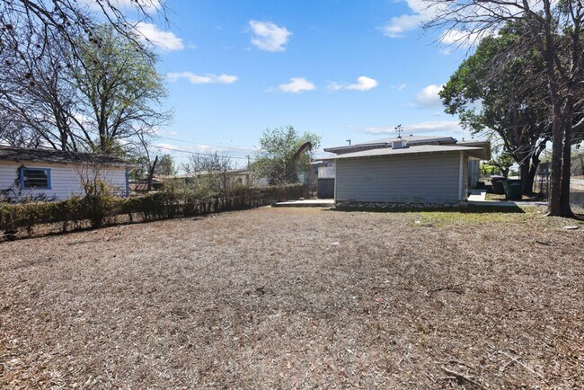 Building Photo - 939 John Page Dr