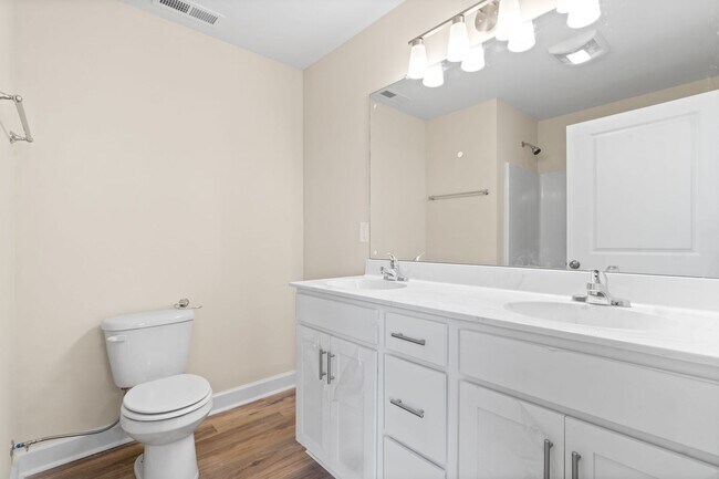 Building Photo - 2 Bedroom Apartment For Rent in Guthrie KY!