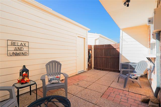 Building Photo - 1963 Shorewood Dr