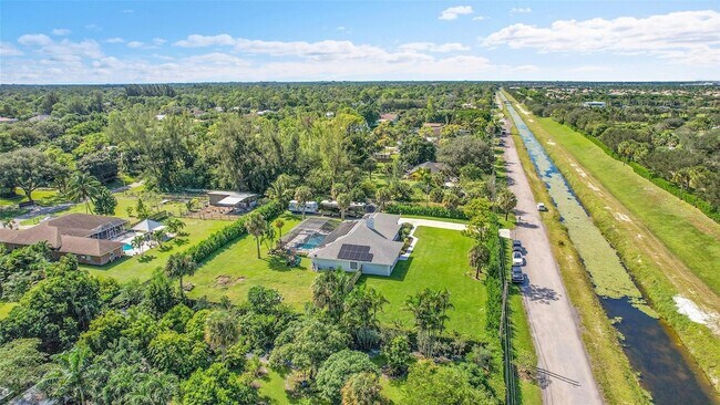 Building Photo - 8606 Arrowhead Dr