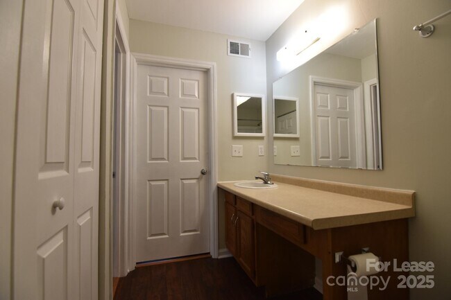 Building Photo - 8220 Golf Ridge Dr