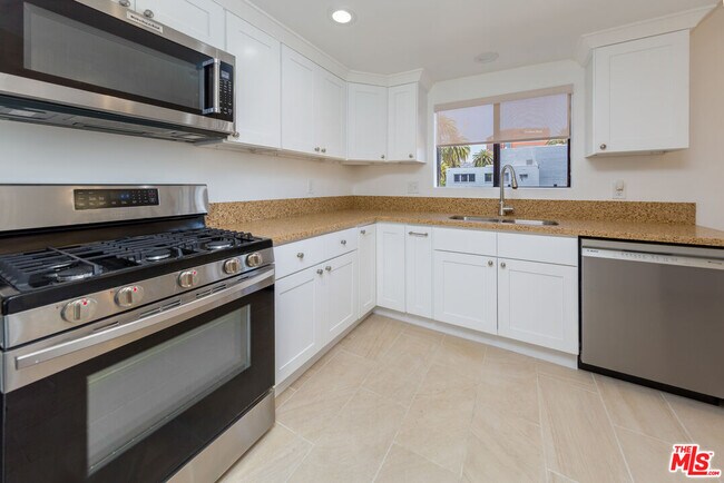 Building Photo - 144 N Hamilton Dr