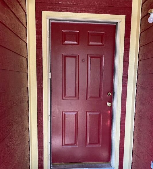 Building Photo - Room in House on Concordia Ln