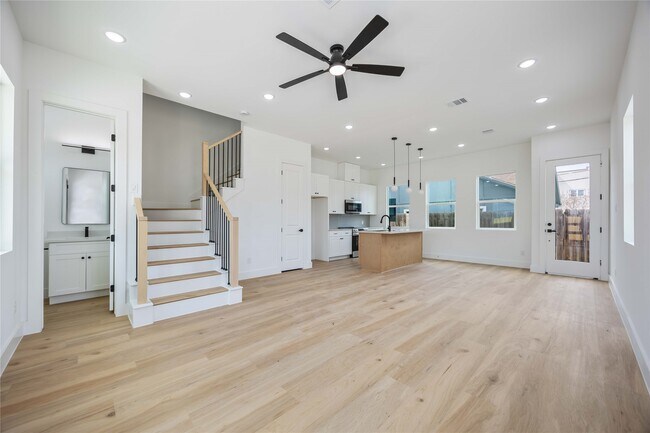 Building Photo - 4806 Carmen St