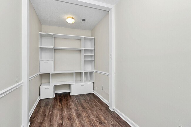 Building Photo - Updated Three Bedroom Home in Northwoods N...