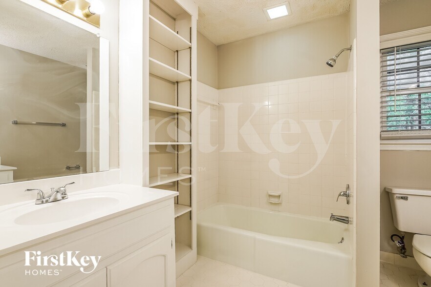 Building Photo - 5143 Colonial Park Rd