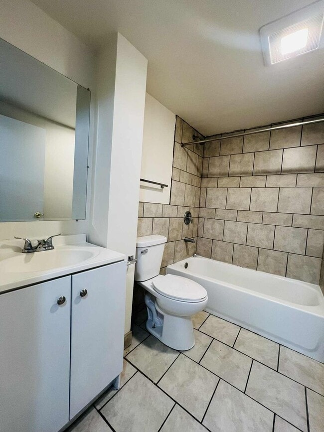 Building Photo - Freshly Updated Single-Family Home with Spacious Upper Bedroom