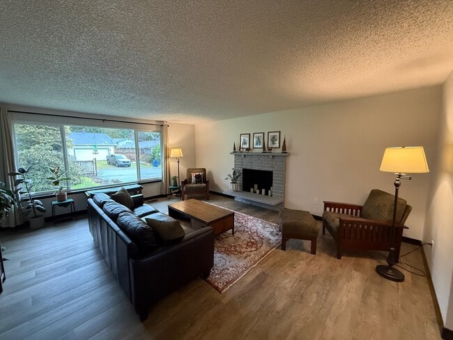 Building Photo - 26714 NE Valley St