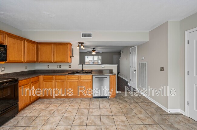 Building Photo - 415 Shoshone Pl