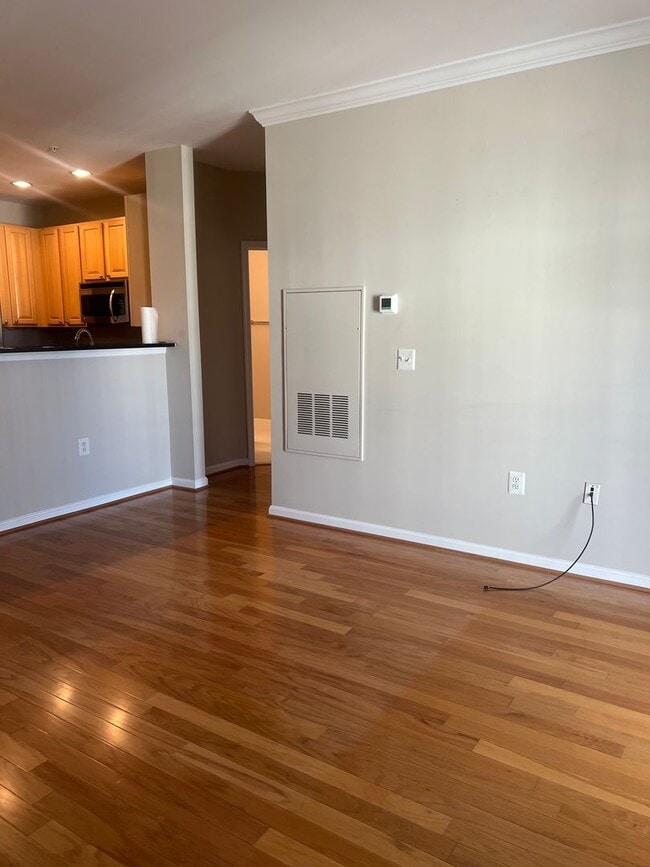 Building Photo - Crystal City 1 bedroom 1 bath condo