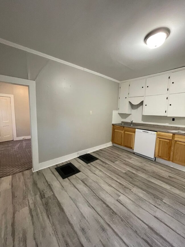 Building Photo - 909 Merchant St