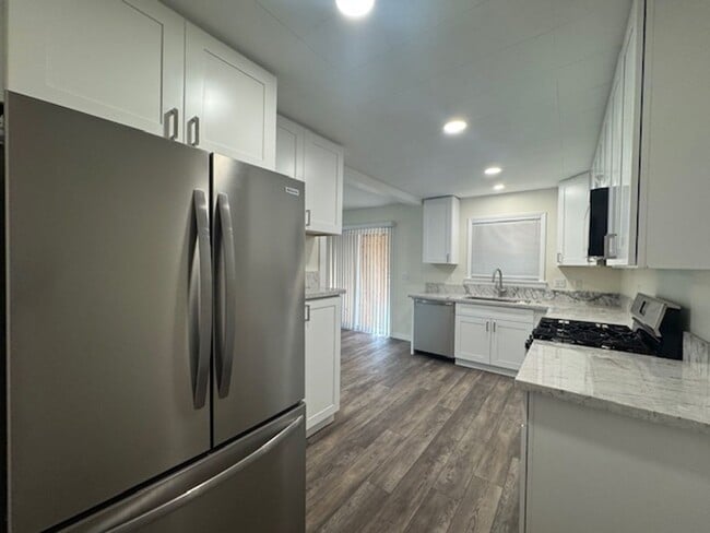 Building Photo - Beautiful 4 bedroom CUTTEN home