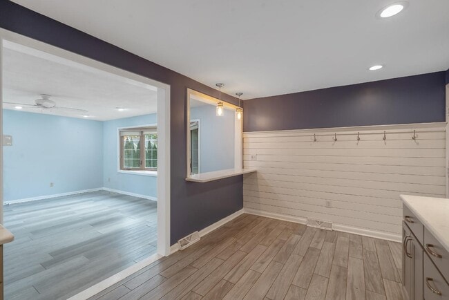 Building Photo - 20 Apricot Ln