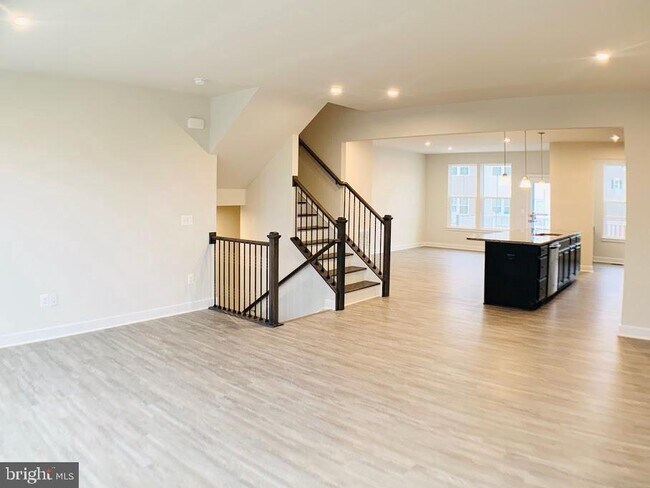 Building Photo - 11380 Willow Green Cir