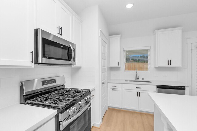 Building Photo - 40723 Mostyn Lake Dr