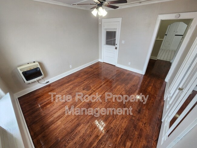 Building Photo - 804 E Main St