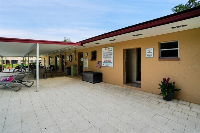 Building Photo - 4920 Locust St NE