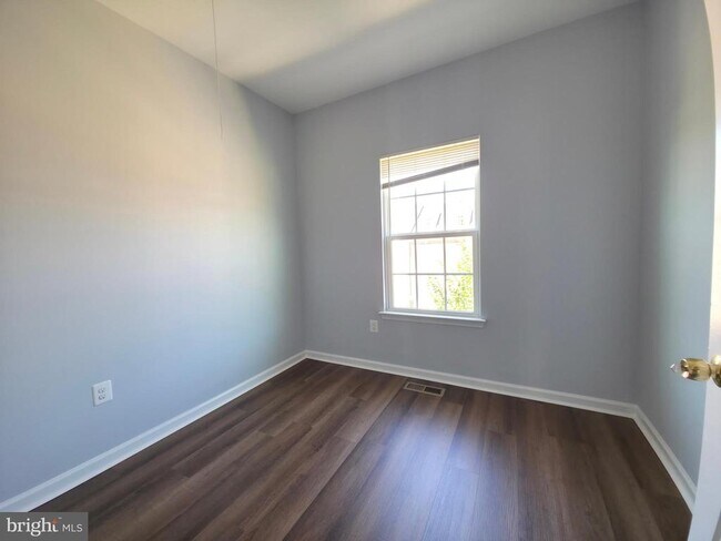 Building Photo - 5323 Smith's Cv Ln