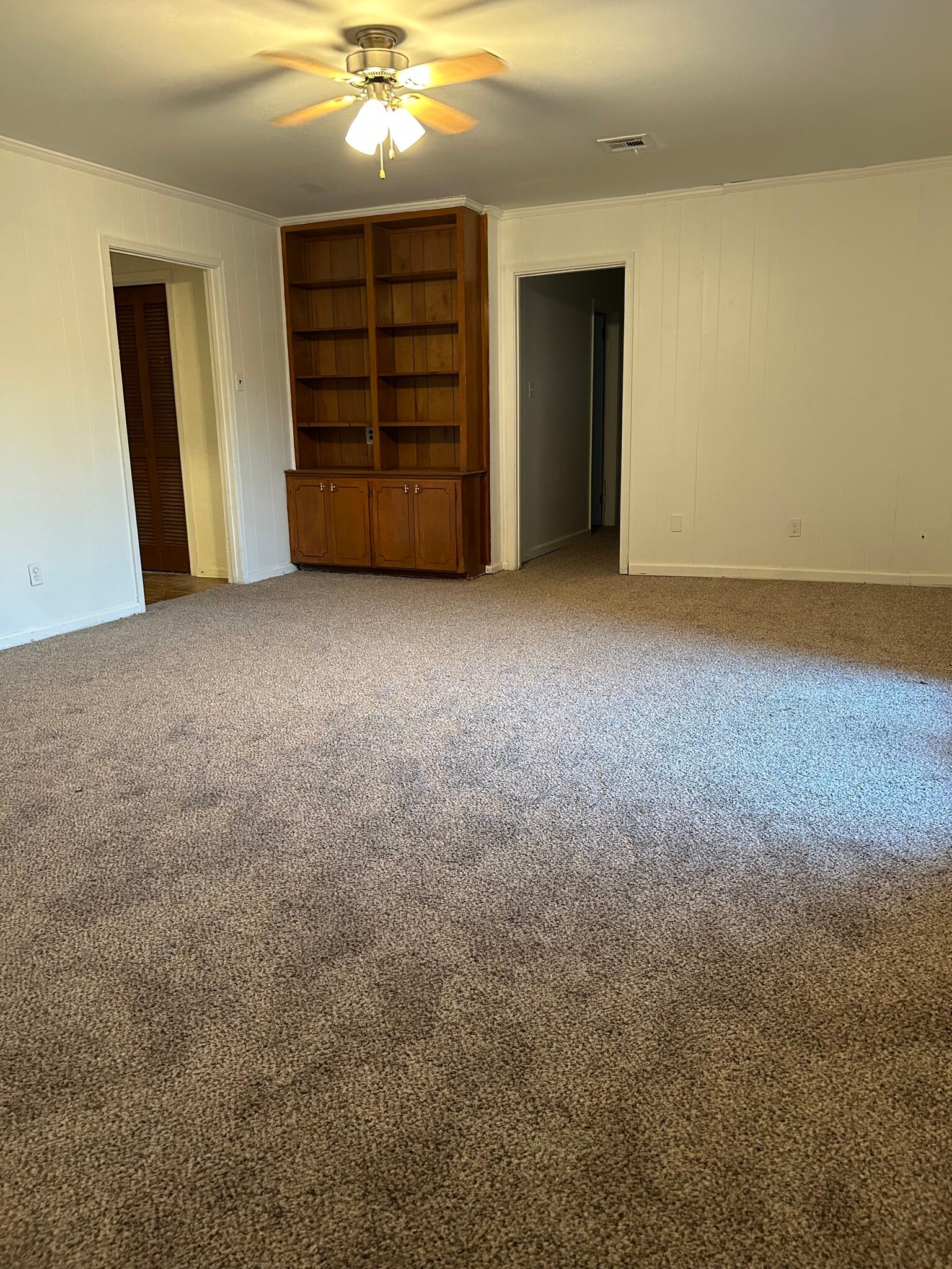 Family room - 3737 Hunting Creek Rd