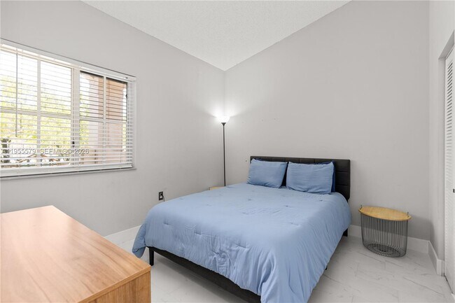 Building Photo - 2250 NW 78th Ave