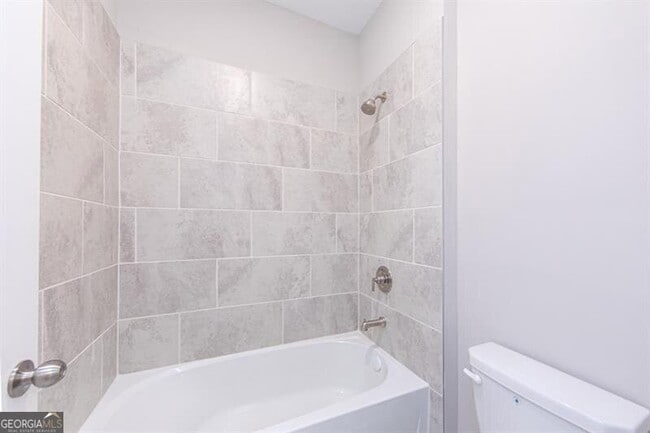 Building Photo - 272 Commons Ave