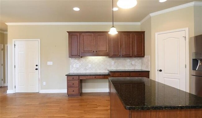 Building Photo - A stunning 5-bedroom, 4-bathroom home in B...