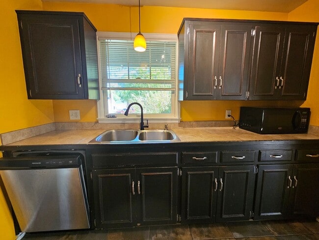 Building Photo - Spacious SE Denver Ranch - Virginia Villag...