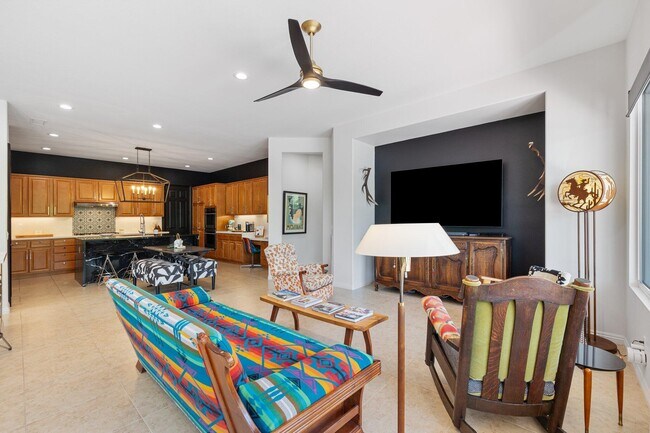 Building Photo - 61185 Soaptree Dr