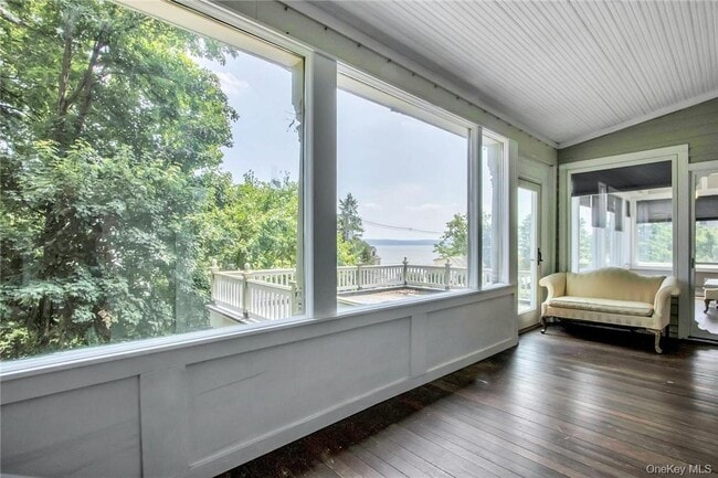 Building Photo - 67 River Rd