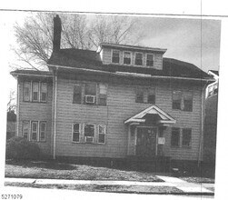 Building Photo - 305 N Maple Ave