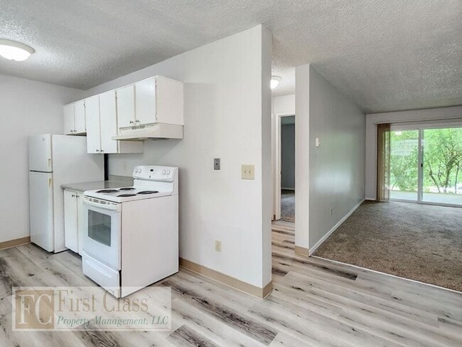 Building Photo - 3618 SW Beaverton Hillsdale Hwy