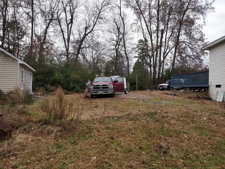Building Photo - 8640 old pond rd