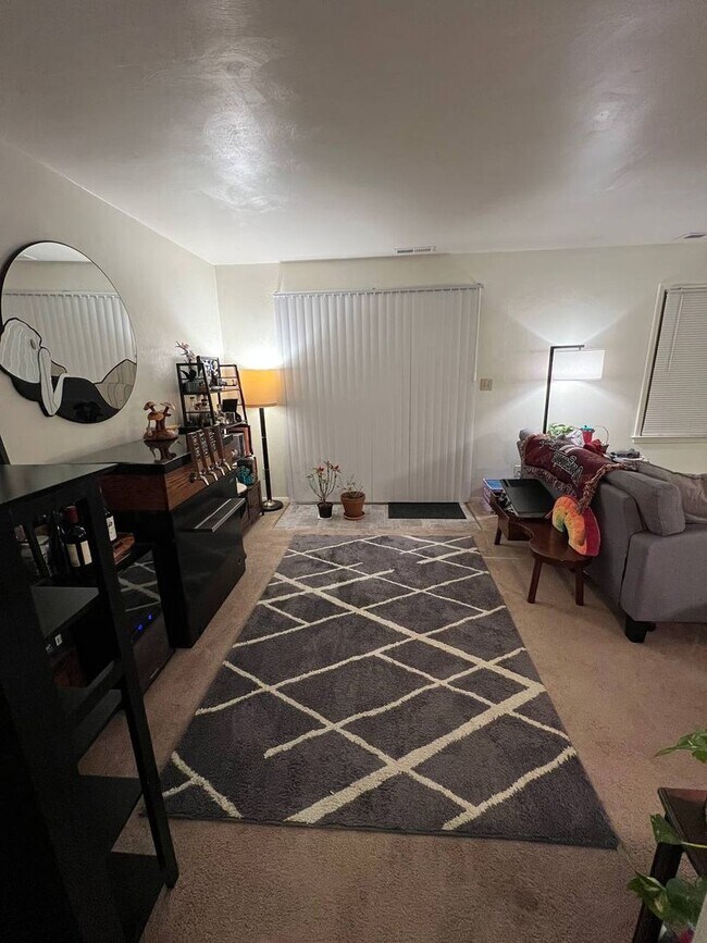 Building Photo - Beautiful Haymarket Square Home