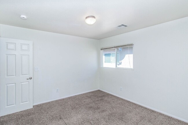 Building Photo - BEAUTIFUL SINGLE-STORY HOME LOCATED IN LAS...