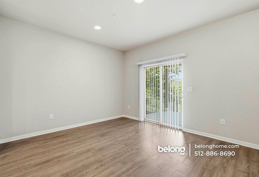 Building Photo - 516 E Slaughter Ln