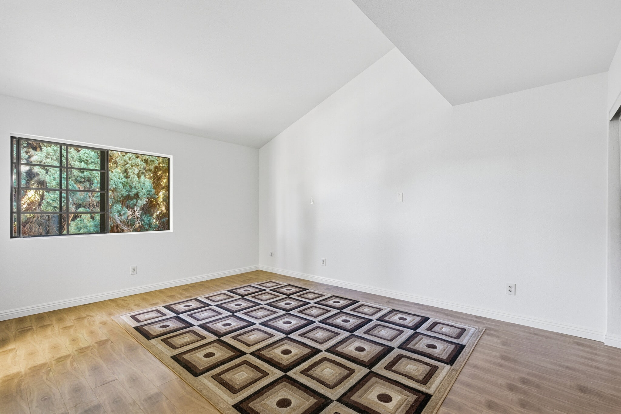 Building Photo - 1348 N Orange Dr