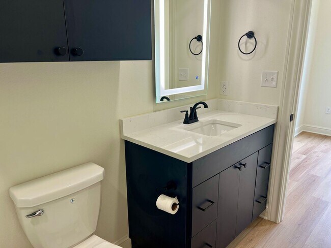 Building Photo - The Court At Overton