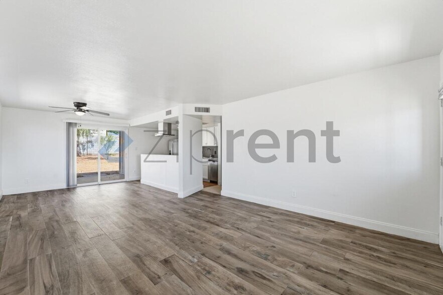 Building Photo - Unit