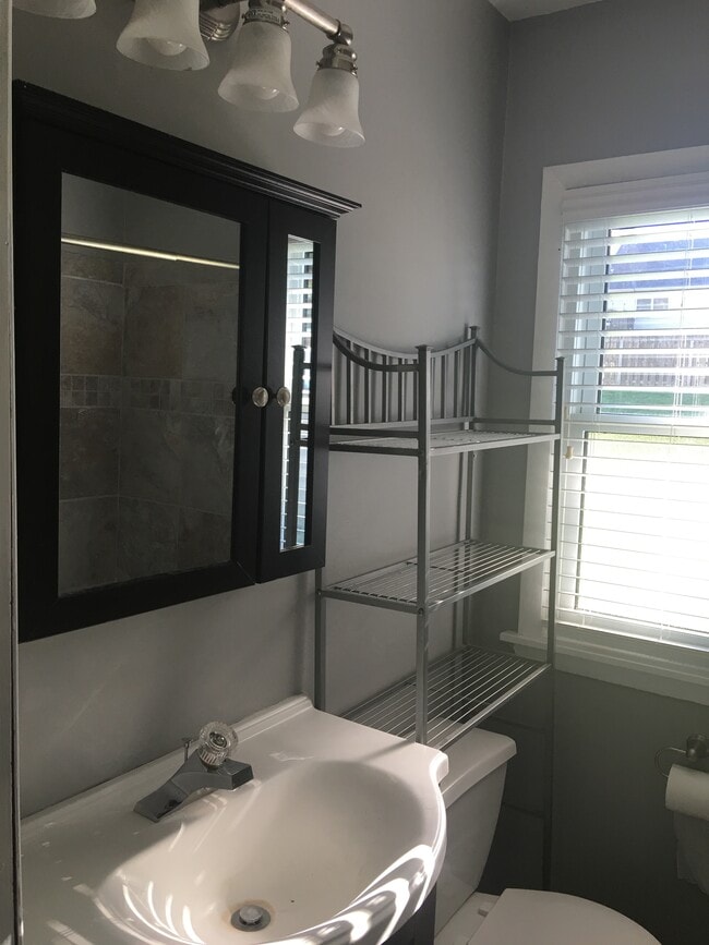 Building Photo - 4409 N Pine St