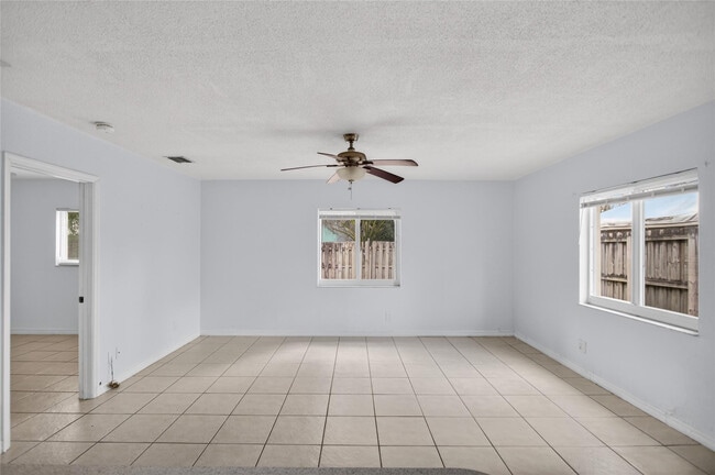 Building Photo - 709 SW 13th Ave