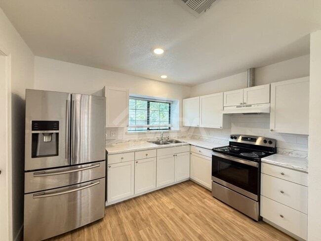 Building Photo - 10038 Raven Field Dr